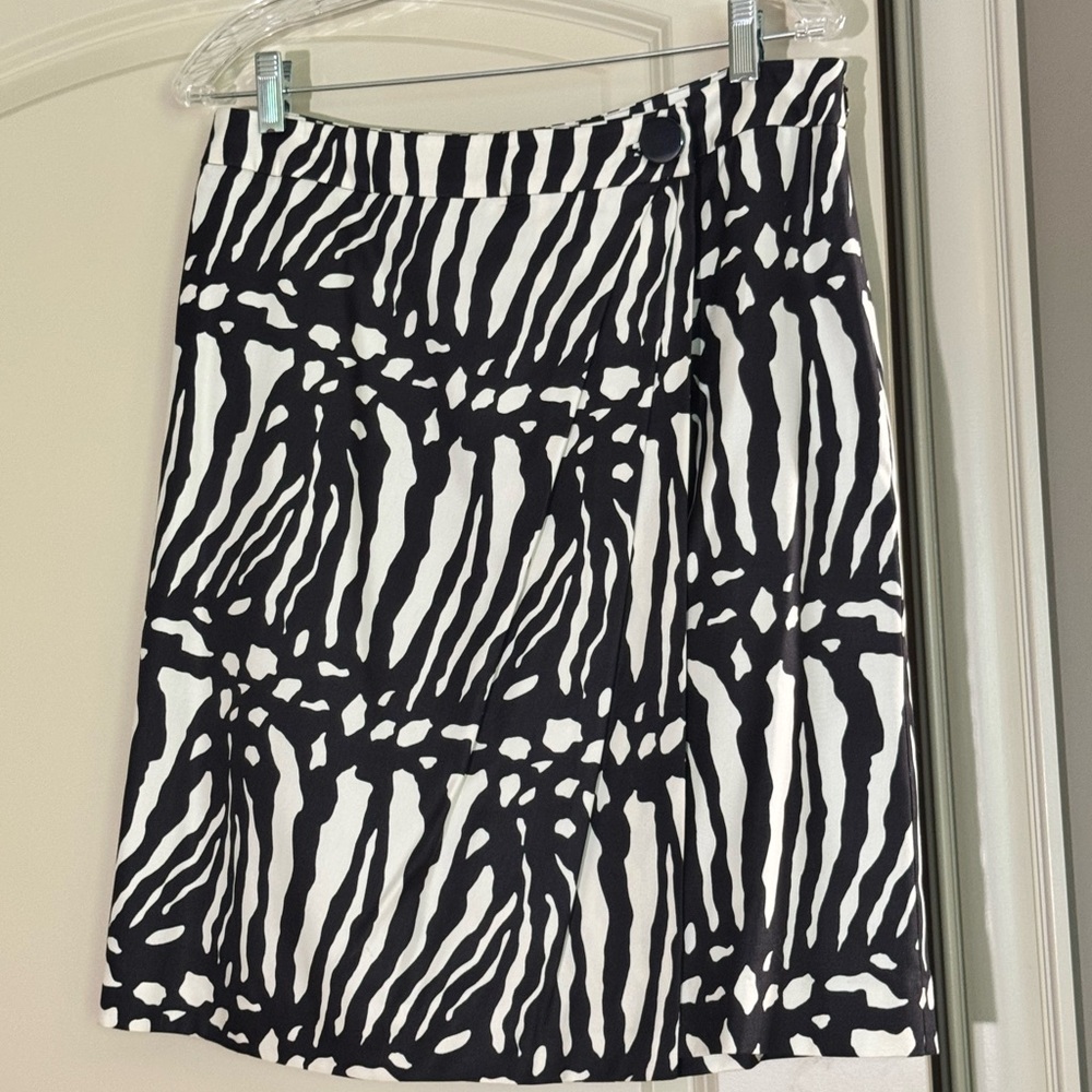 Ann Taylor Black and White A-Line Mini Skirt